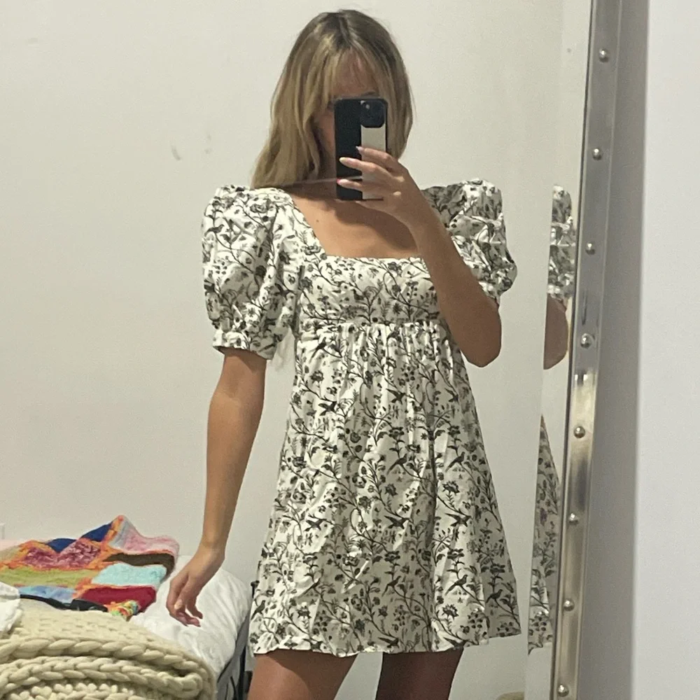 Laura Ashley UO Exclusive Penelope Toile Babydoll Dress - Picture 2 of 2